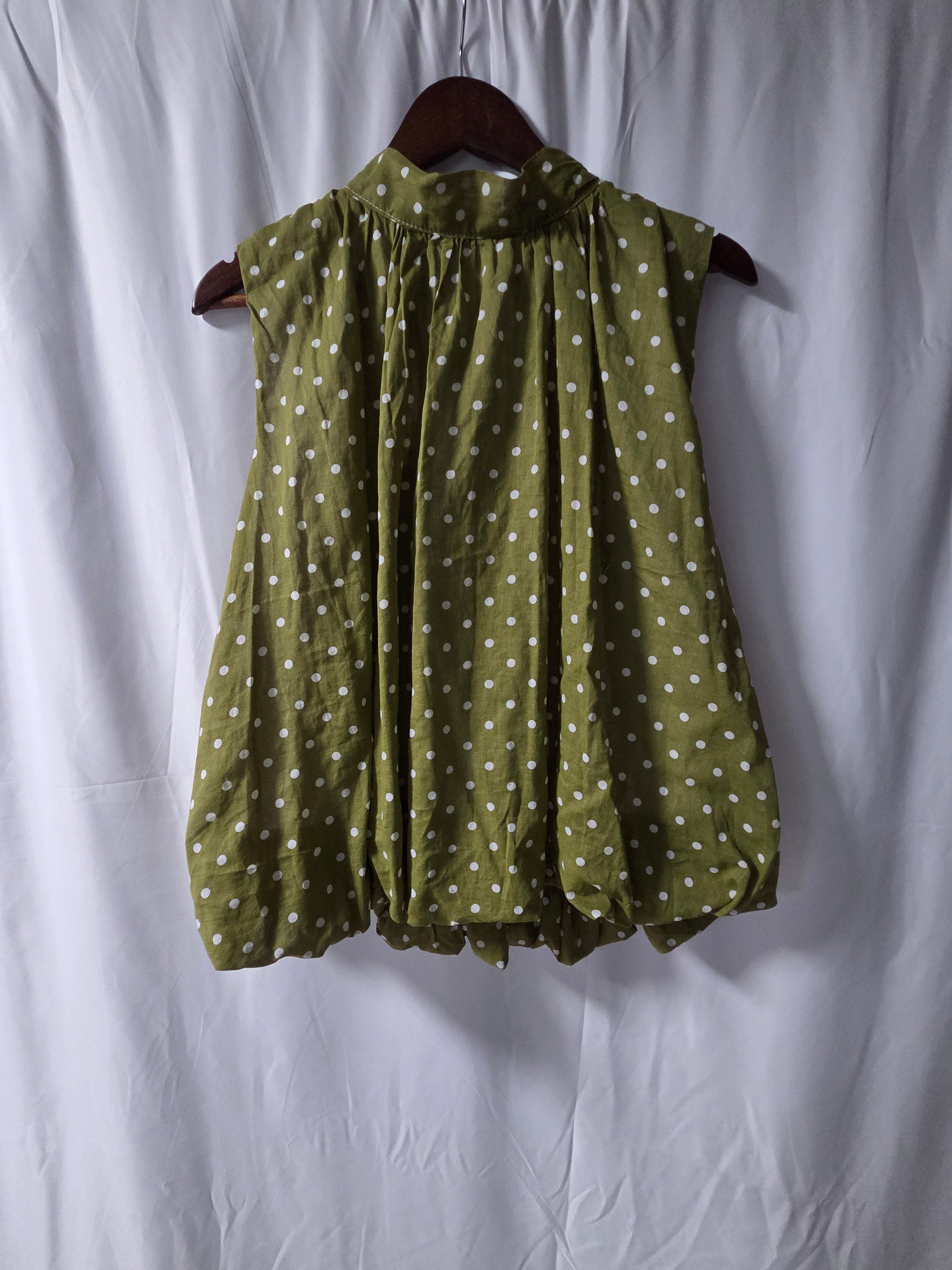 Blusa Verde de Lunares (in Italy)