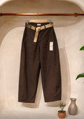 Pantalón Chic con Cinturón (in Italy)